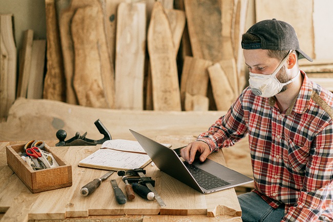 Alternatives to College picture of man working on a laptop